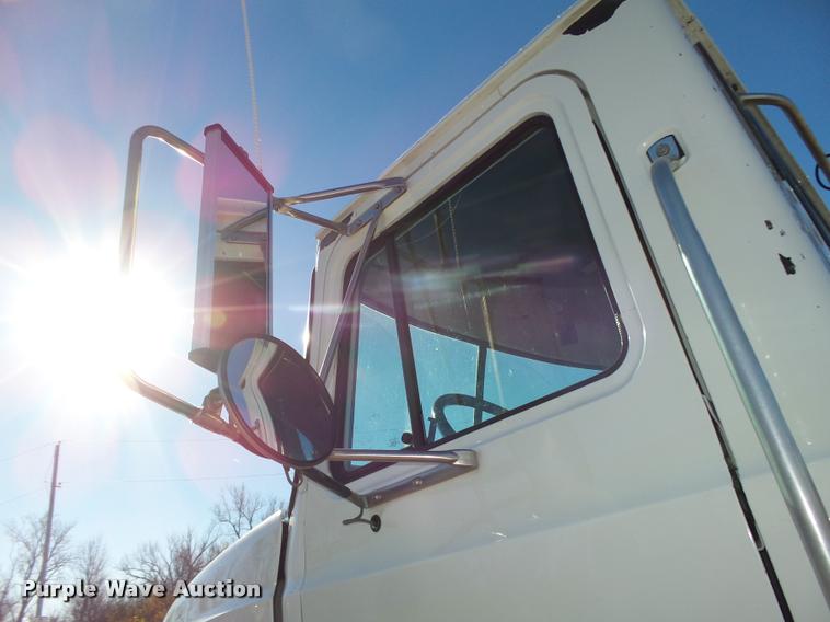 image for item L4143 2003 Mack CH613 semi truck