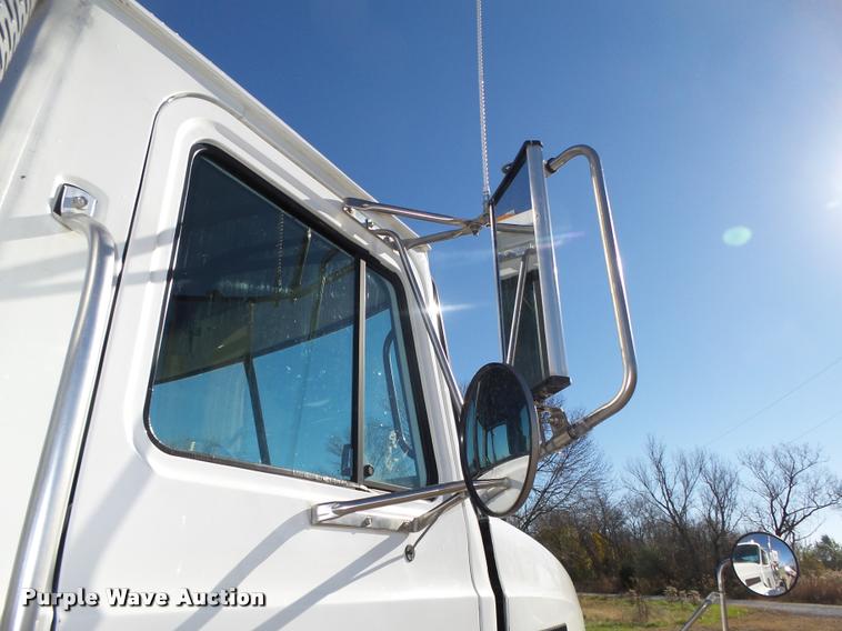 image for item L4143 2003 Mack CH613 semi truck