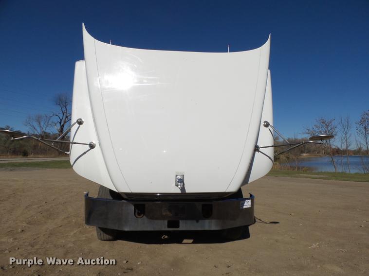 image for item L4143 2003 Mack CH613 semi truck