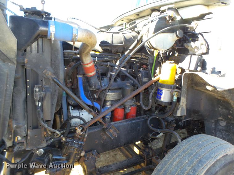 image for item L4143 2003 Mack CH613 semi truck