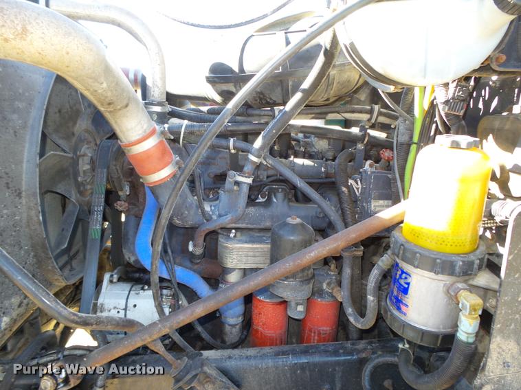 image for item L4143 2003 Mack CH613 semi truck