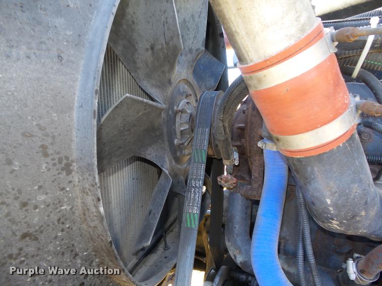 image for item L4143 2003 Mack CH613 semi truck