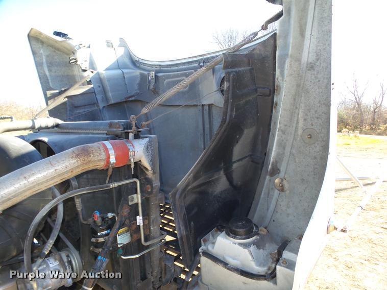 image for item L4143 2003 Mack CH613 semi truck