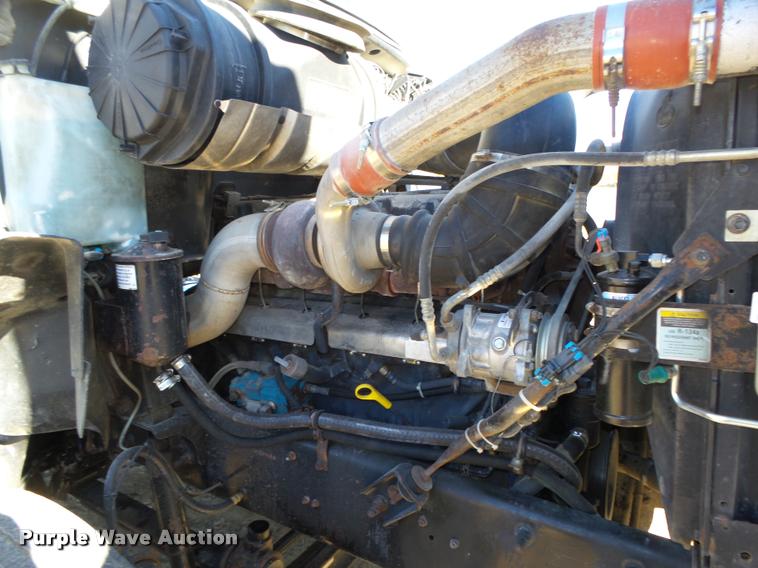 image for item L4143 2003 Mack CH613 semi truck