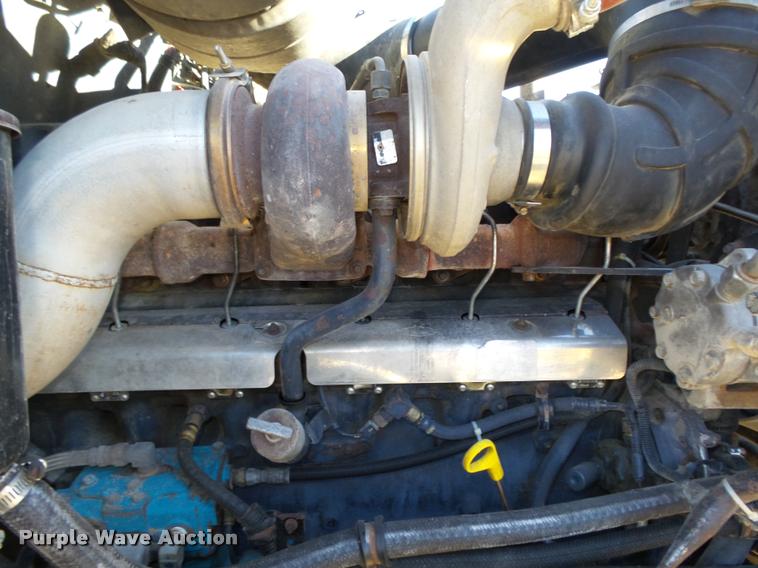 image for item L4143 2003 Mack CH613 semi truck