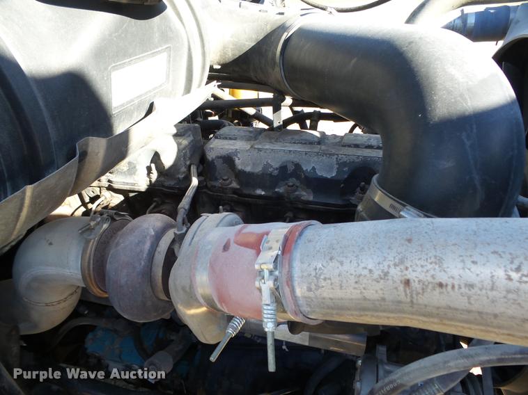 image for item L4143 2003 Mack CH613 semi truck