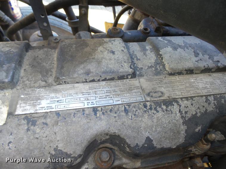 image for item L4143 2003 Mack CH613 semi truck