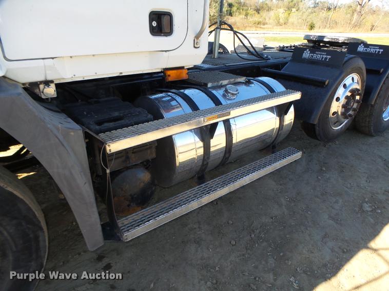 image for item L4143 2003 Mack CH613 semi truck