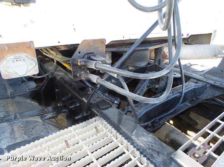 image for item L4143 2003 Mack CH613 semi truck