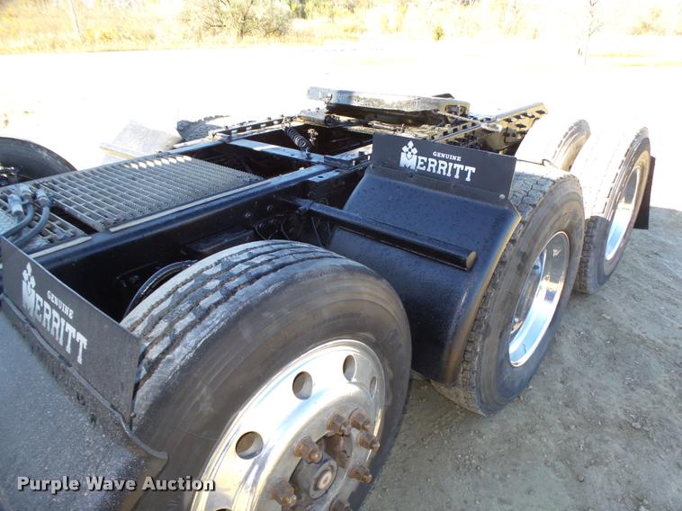 image for item L4143 2003 Mack CH613 semi truck