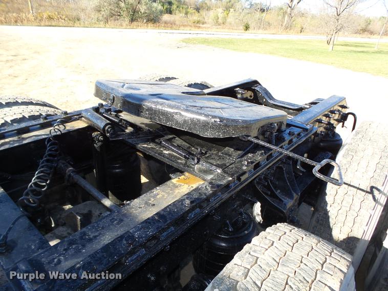 image for item L4143 2003 Mack CH613 semi truck