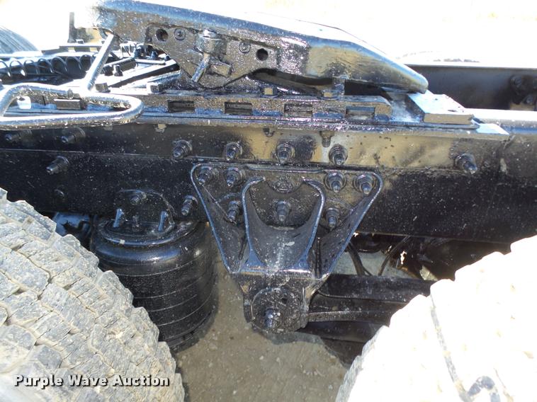 image for item L4143 2003 Mack CH613 semi truck