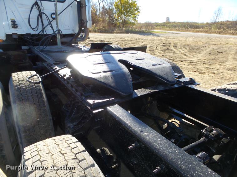 image for item L4143 2003 Mack CH613 semi truck