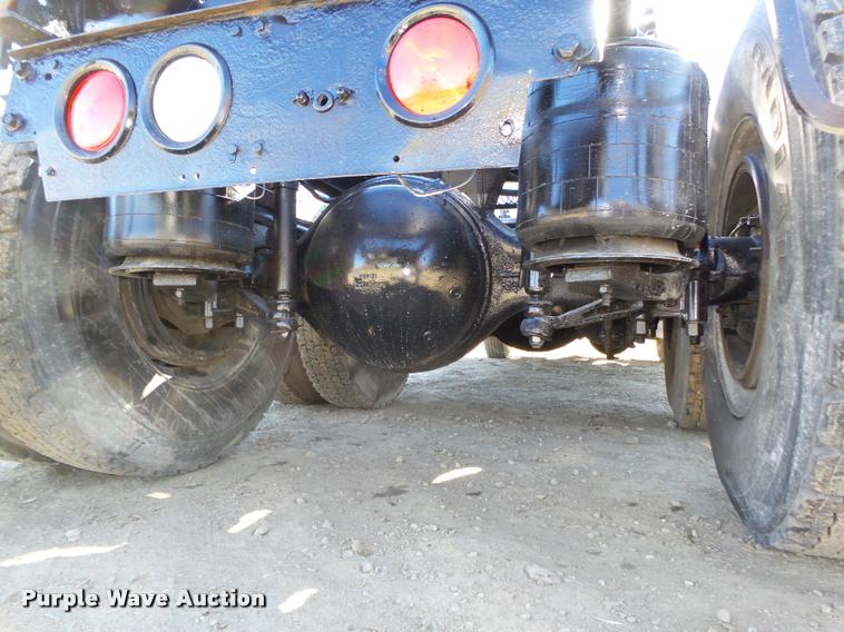 image for item L4143 2003 Mack CH613 semi truck