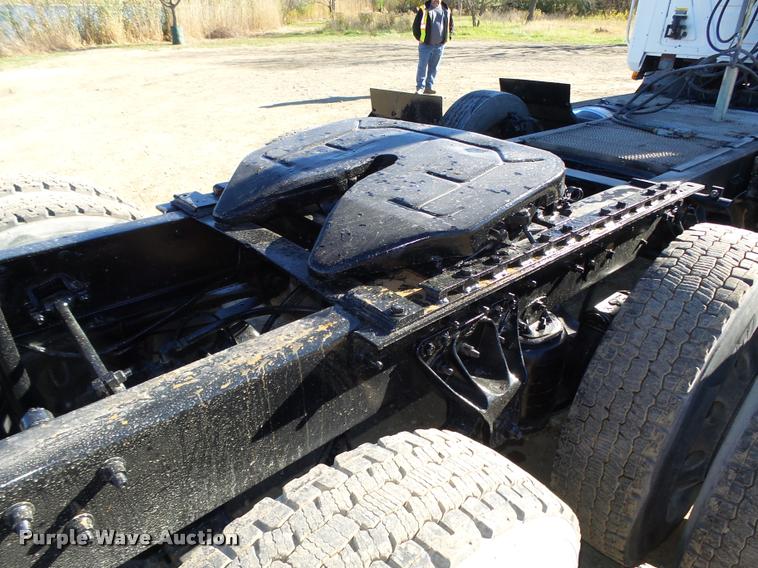 image for item L4143 2003 Mack CH613 semi truck