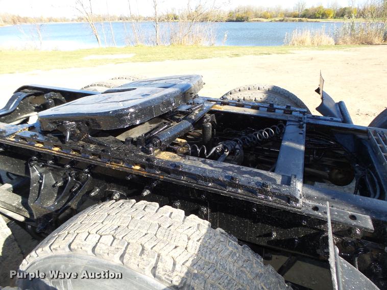 image for item L4143 2003 Mack CH613 semi truck