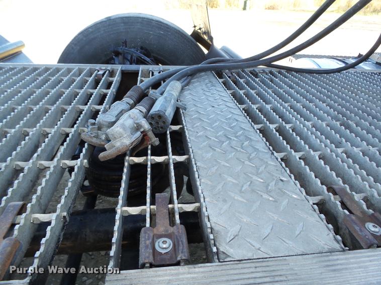 image for item L4143 2003 Mack CH613 semi truck