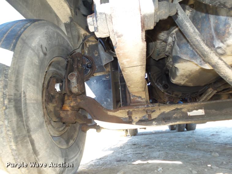 image for item L4143 2003 Mack CH613 semi truck