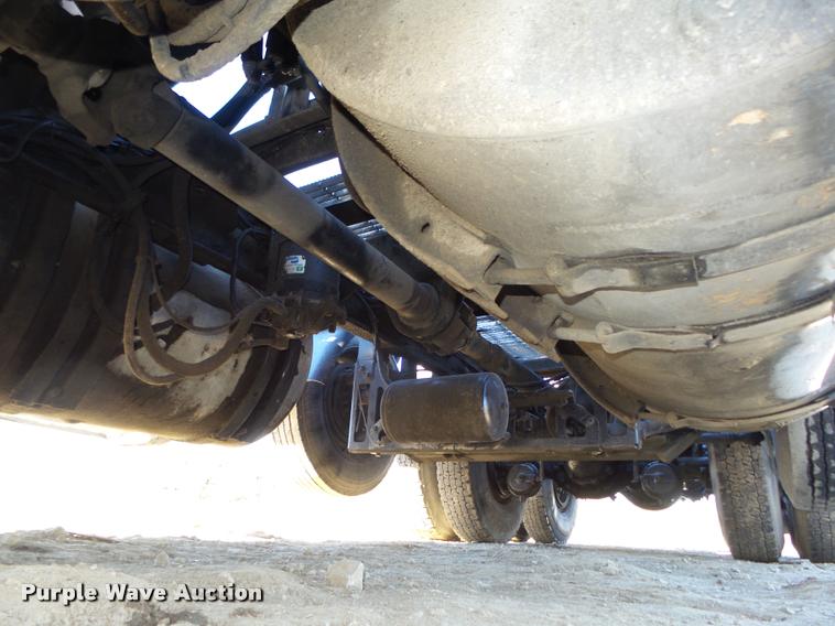 image for item L4143 2003 Mack CH613 semi truck