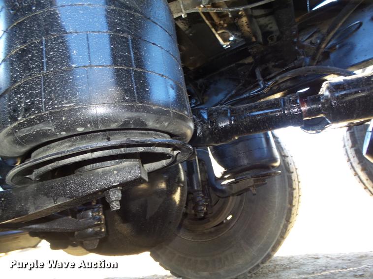 image for item L4143 2003 Mack CH613 semi truck