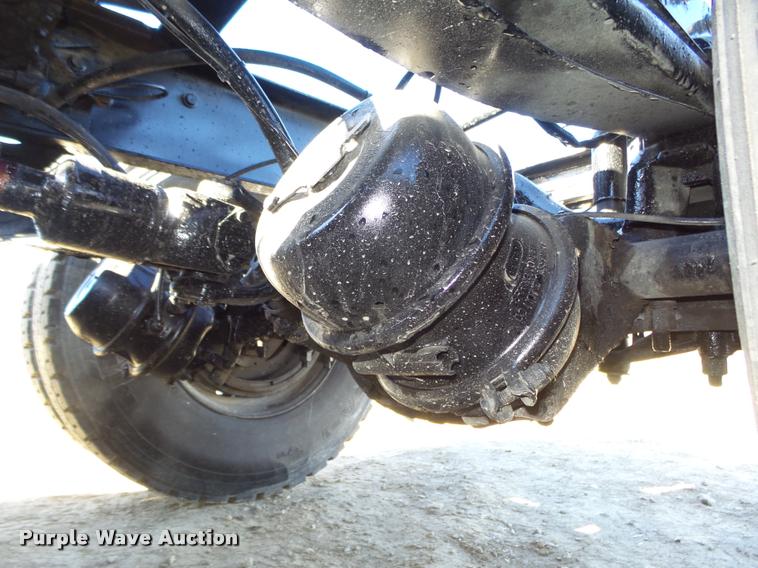 image for item L4143 2003 Mack CH613 semi truck