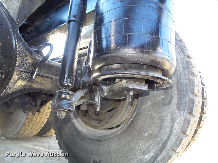 image for item L4143 2003 Mack CH613 semi truck