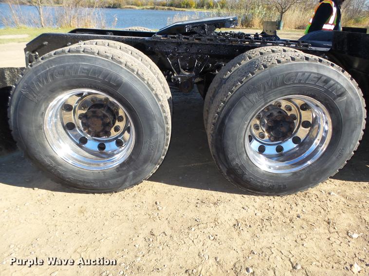 image for item L4143 2003 Mack CH613 semi truck