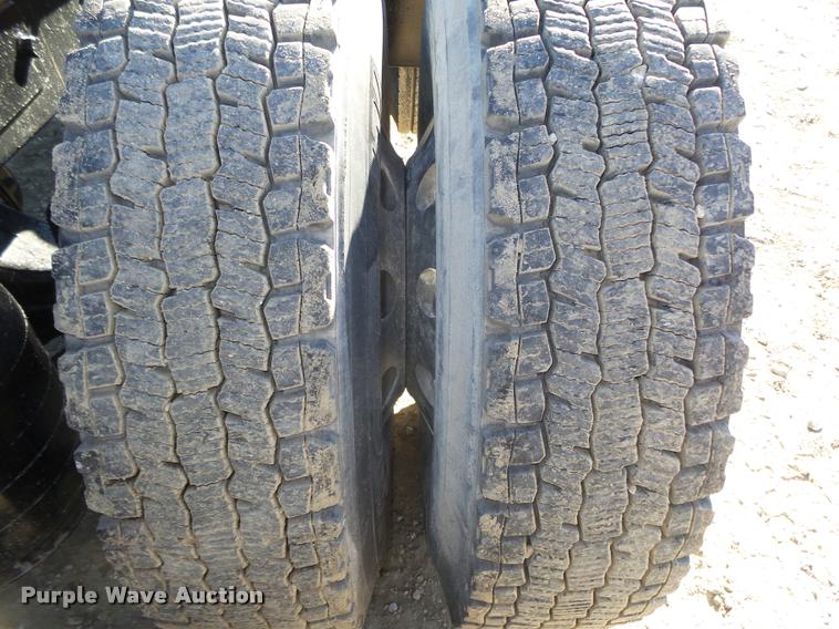 image for item L4143 2003 Mack CH613 semi truck