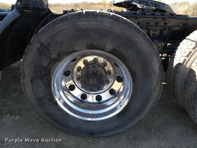 image for item L4143 2003 Mack CH613 semi truck