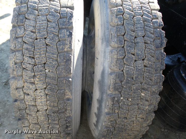 image for item L4143 2003 Mack CH613 semi truck