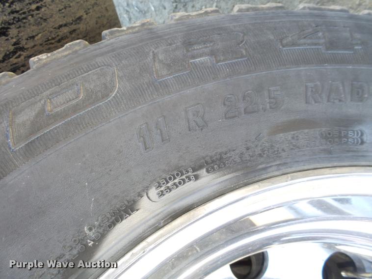 image for item L4143 2003 Mack CH613 semi truck