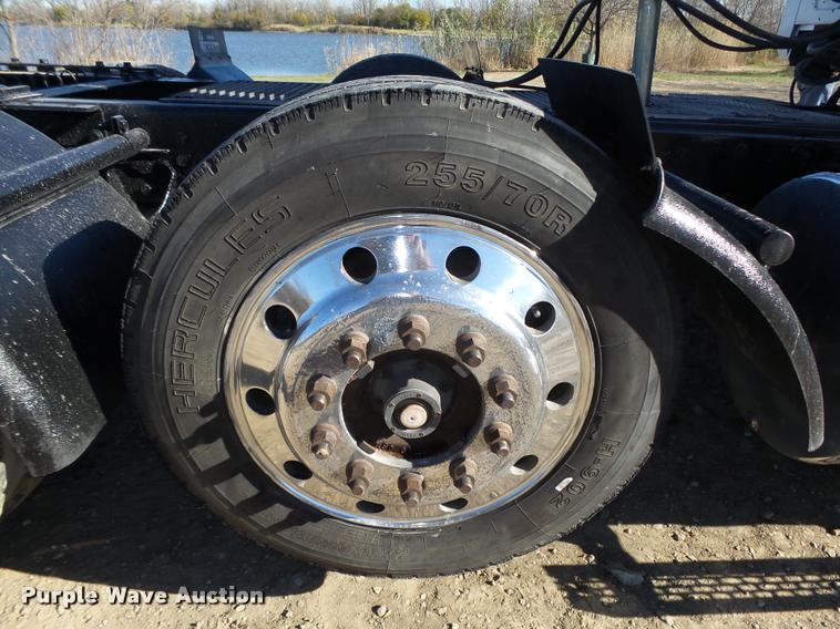 image for item L4143 2003 Mack CH613 semi truck