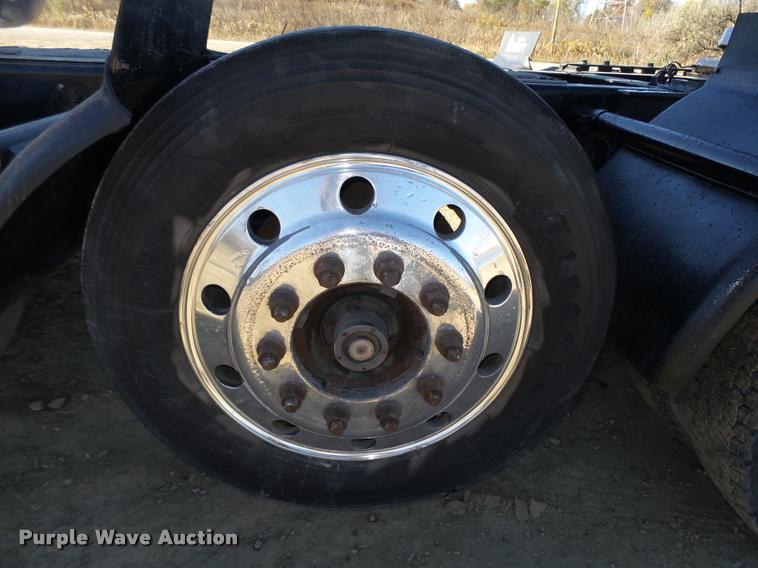 image for item L4143 2003 Mack CH613 semi truck