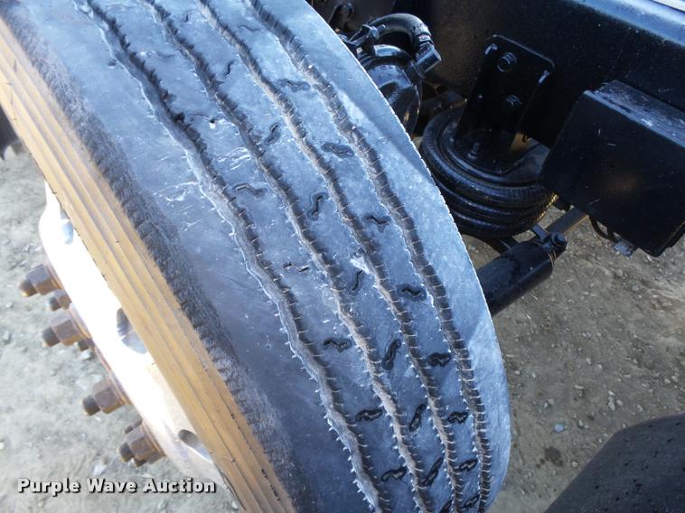 image for item L4143 2003 Mack CH613 semi truck