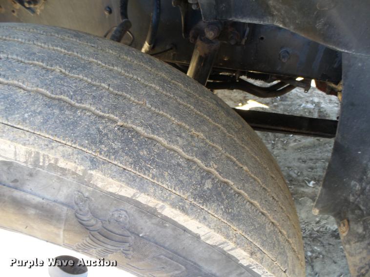 image for item L4143 2003 Mack CH613 semi truck