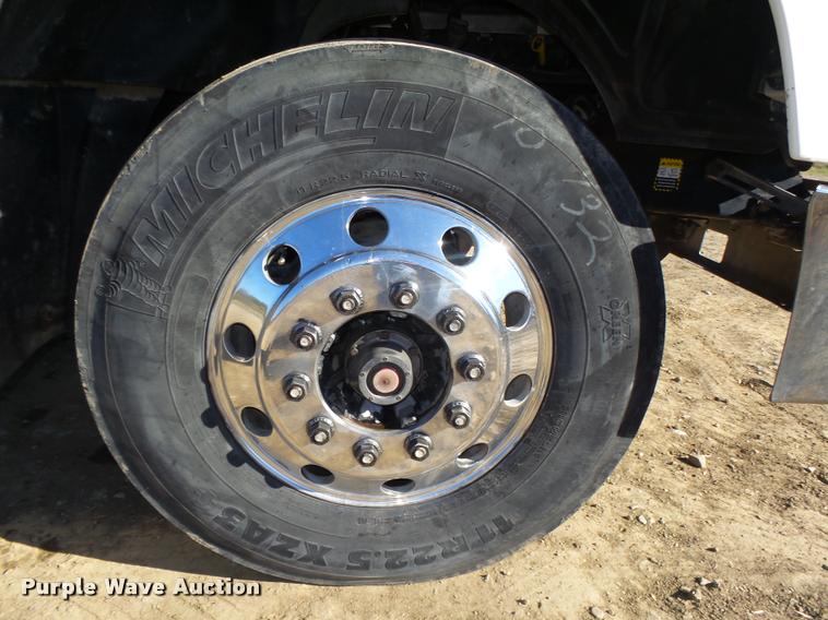 image for item L4143 2003 Mack CH613 semi truck