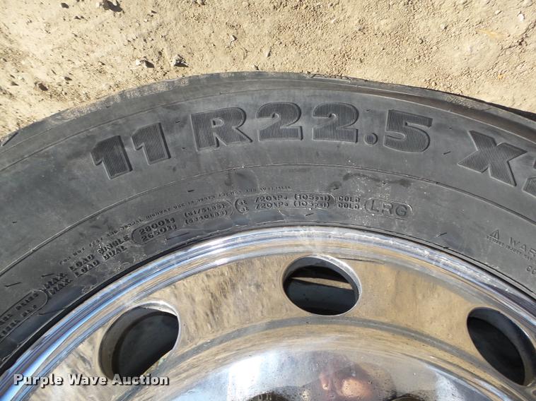 image for item L4143 2003 Mack CH613 semi truck