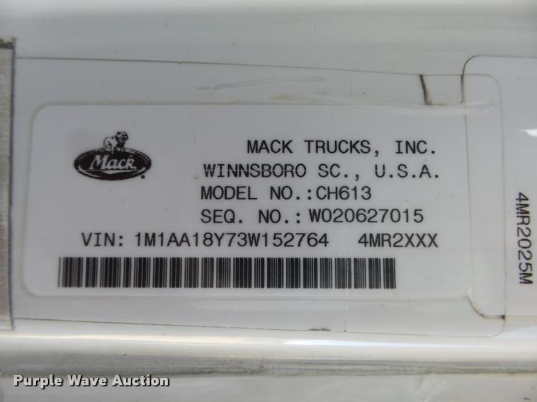 image for item L4143 2003 Mack CH613 semi truck