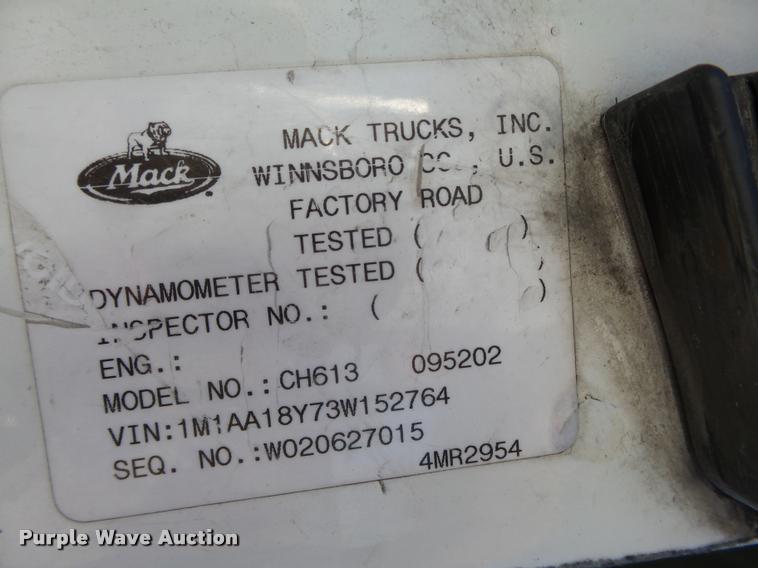 image for item L4143 2003 Mack CH613 semi truck