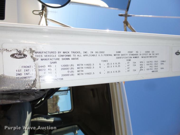 image for item L4143 2003 Mack CH613 semi truck