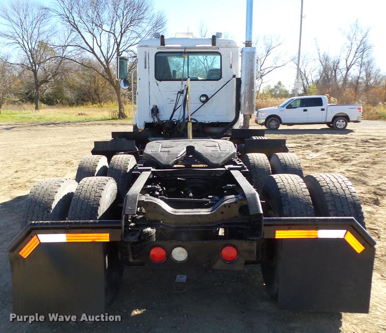 image for item L4144 2003 Mack CH613 semi truck