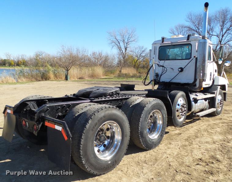 image for item L4144 2003 Mack CH613 semi truck