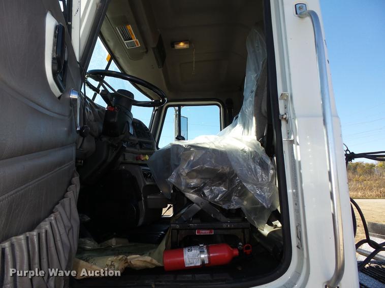 image for item L4144 2003 Mack CH613 semi truck