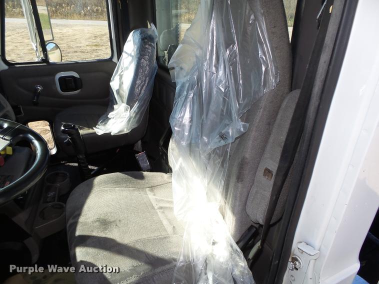 image for item L4144 2003 Mack CH613 semi truck