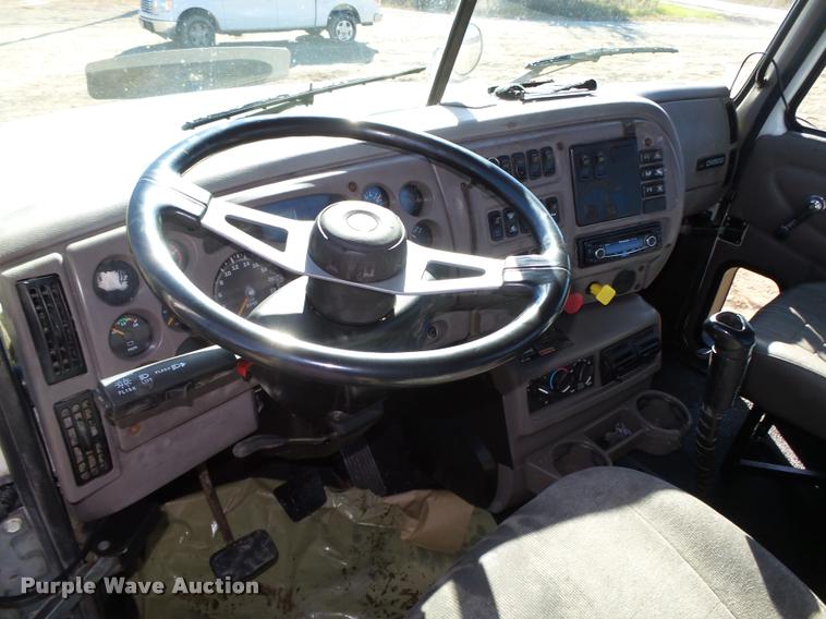 image for item L4144 2003 Mack CH613 semi truck