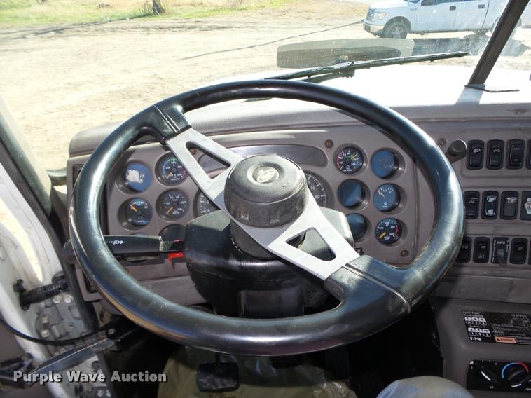 image for item L4144 2003 Mack CH613 semi truck