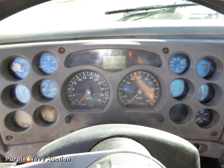 image for item L4144 2003 Mack CH613 semi truck