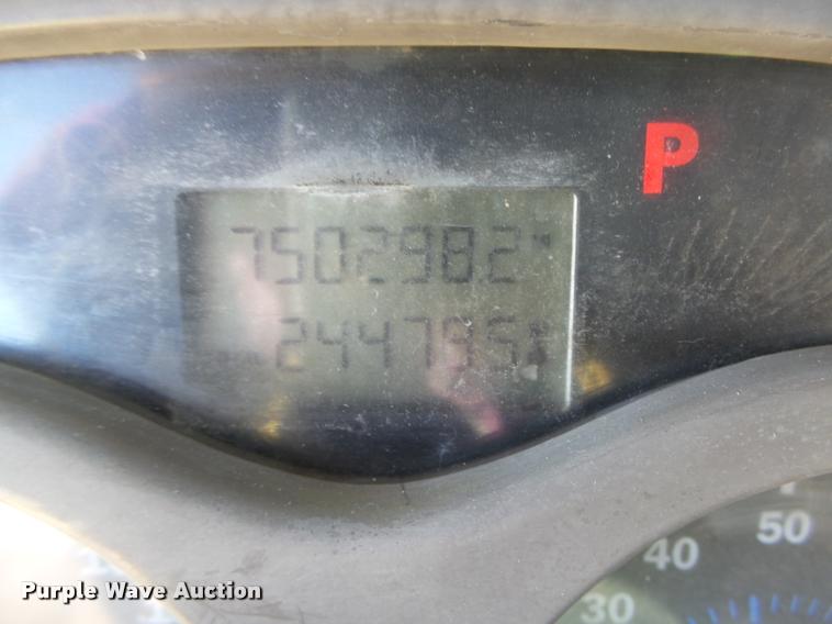 image for item L4144 2003 Mack CH613 semi truck