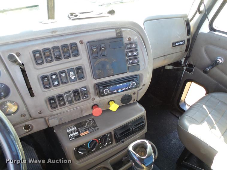 image for item L4144 2003 Mack CH613 semi truck