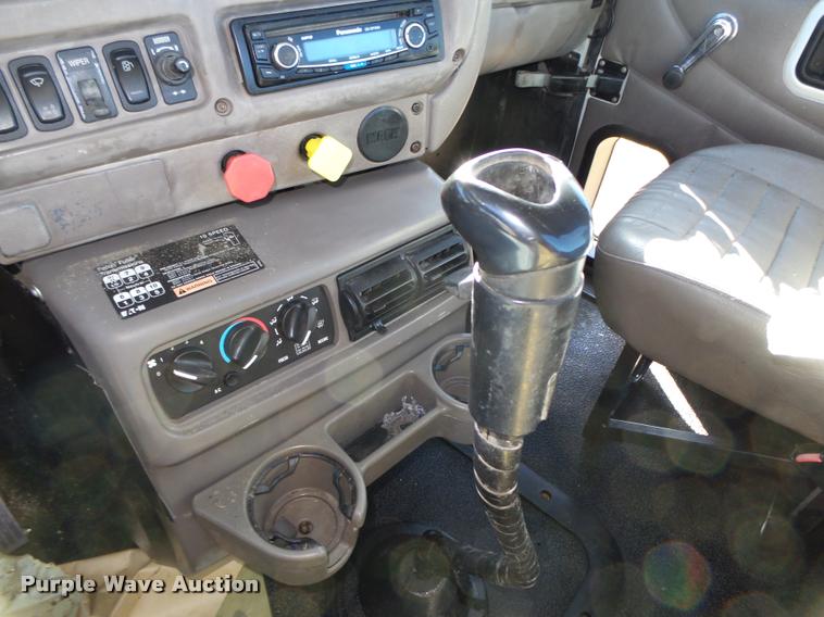 image for item L4144 2003 Mack CH613 semi truck